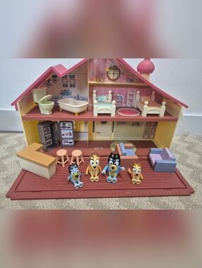 Bluey Family Home Playset With Figures And Furniture